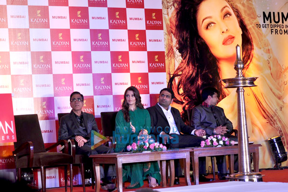 aishwarya rai bachchan at kalyan jewellers press conference 5