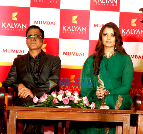 aishwarya rai bachchan amitabh bachchan at kalyan jewellers inaugural function 6