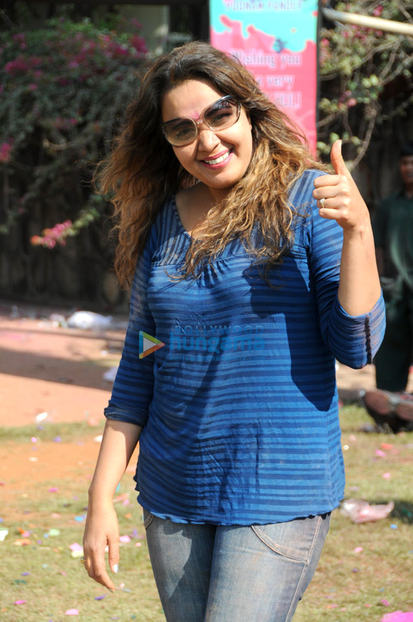 celebs celebrate holi at colour blasts 2013 10