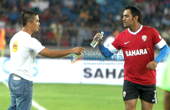 celebs play against the indian cricketers at the charity football match in delhi 3