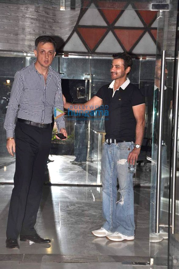 celebs at sanjay maheep kapoors private dinner 2