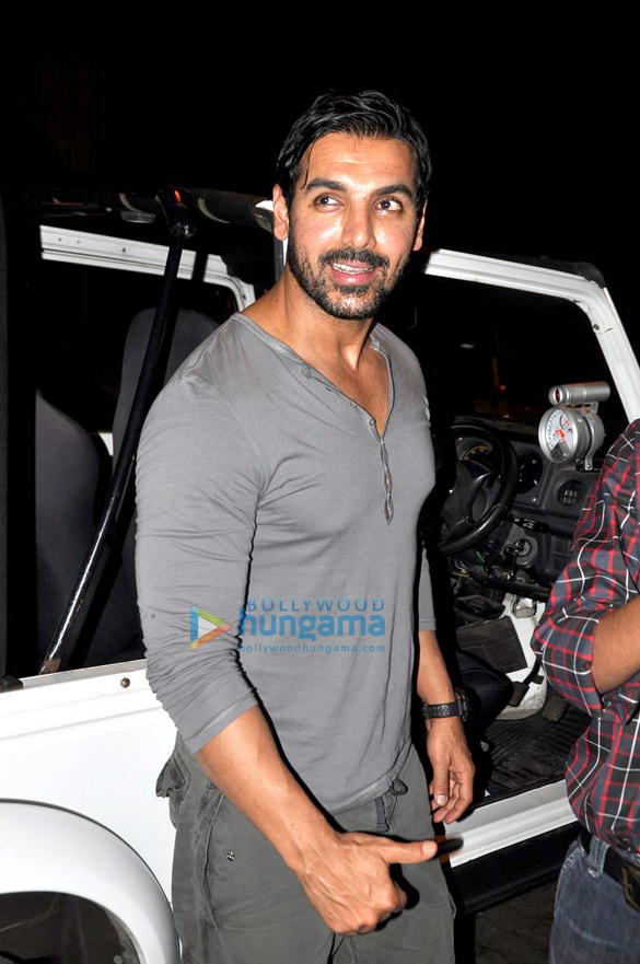 john abraham snapped in bandra 4