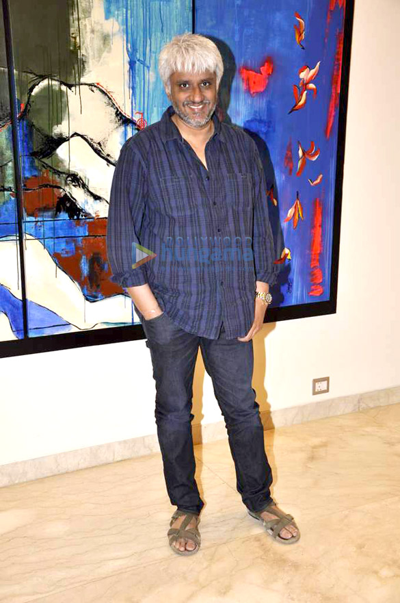 celebs at jaya lambas art event 3
