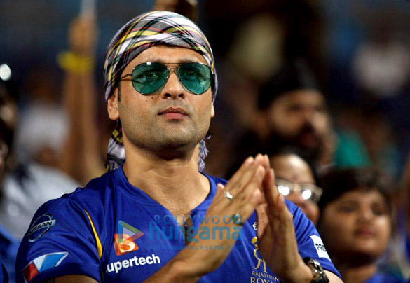 shilpa preity rohit roy snapped attending a match at ipl 6 5