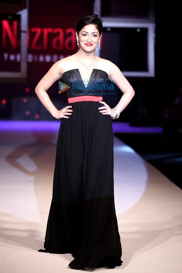 yaami gautam walks for rio tinto at iijw 2013 3