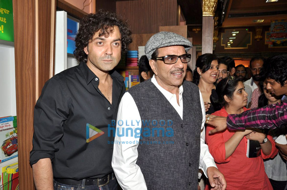 dharmendra bobby unveil people magazines latest issue 8