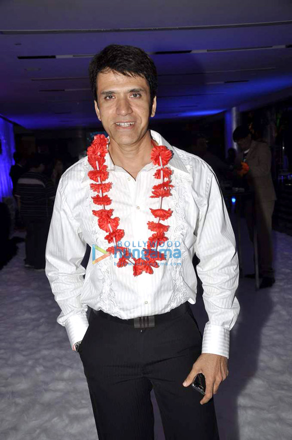 celebs grace poonam dhillons birthday bash and rohit vermas fashion show 13
