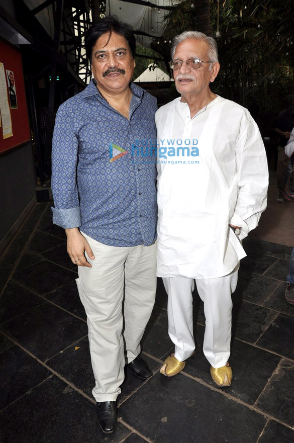 gulzar waheeda asha parekh helen at paansa play 5