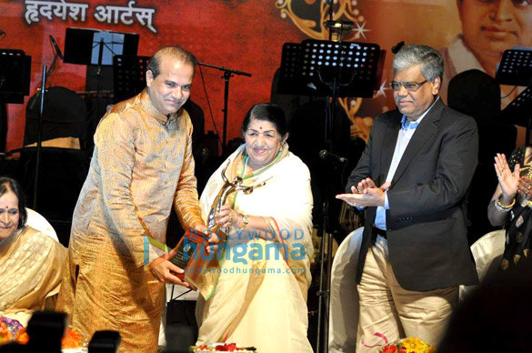 celebs grace the dinanath mangeshkar awards 2