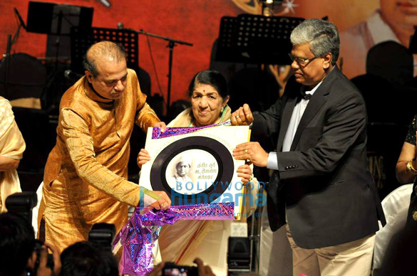 celebs grace the dinanath mangeshkar awards 3