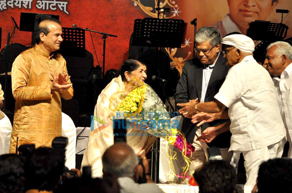 celebs grace the dinanath mangeshkar awards 8