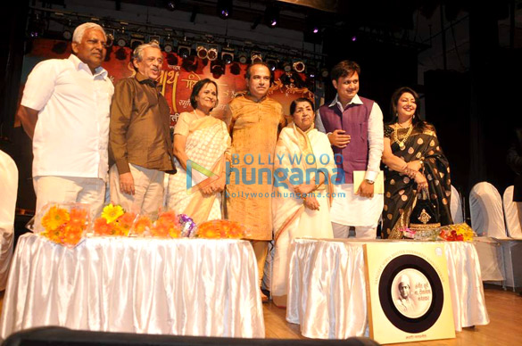 celebs grace the dinanath mangeshkar awards 10