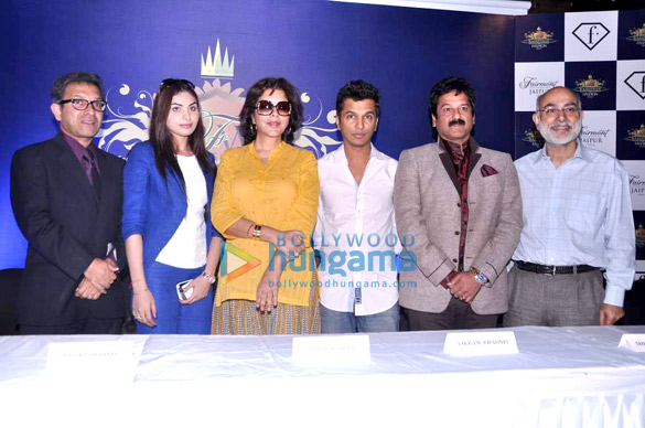 zeenat aman at the press conference of rajasthan fashion week 2