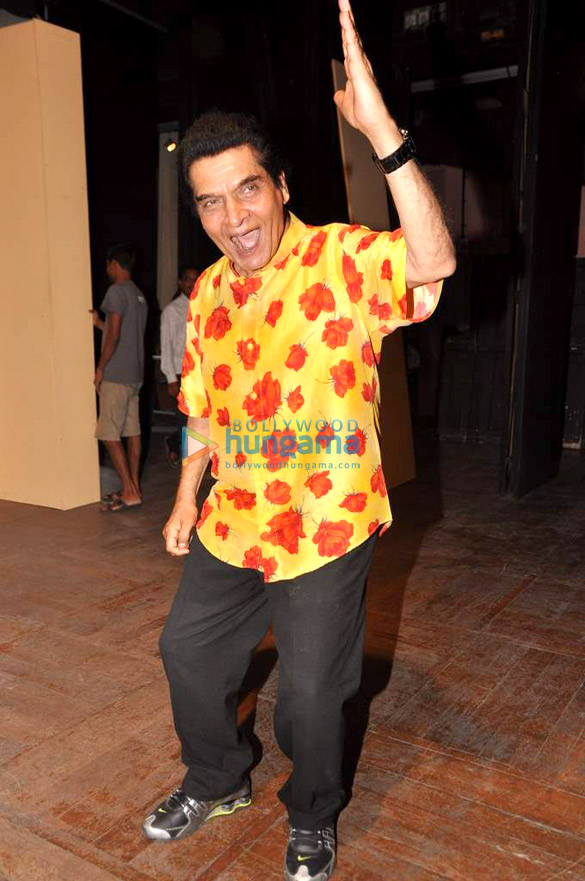 asrani returns with a play for ektaa theatre group 10