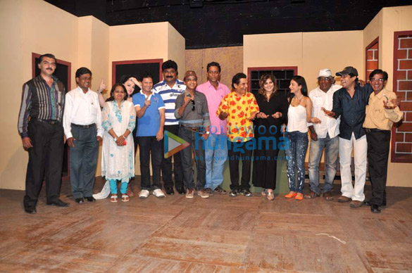 asrani returns with a play for ektaa theatre group 2