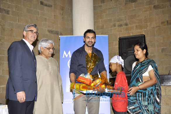 john abraham meets make a wish india foundation kids 2