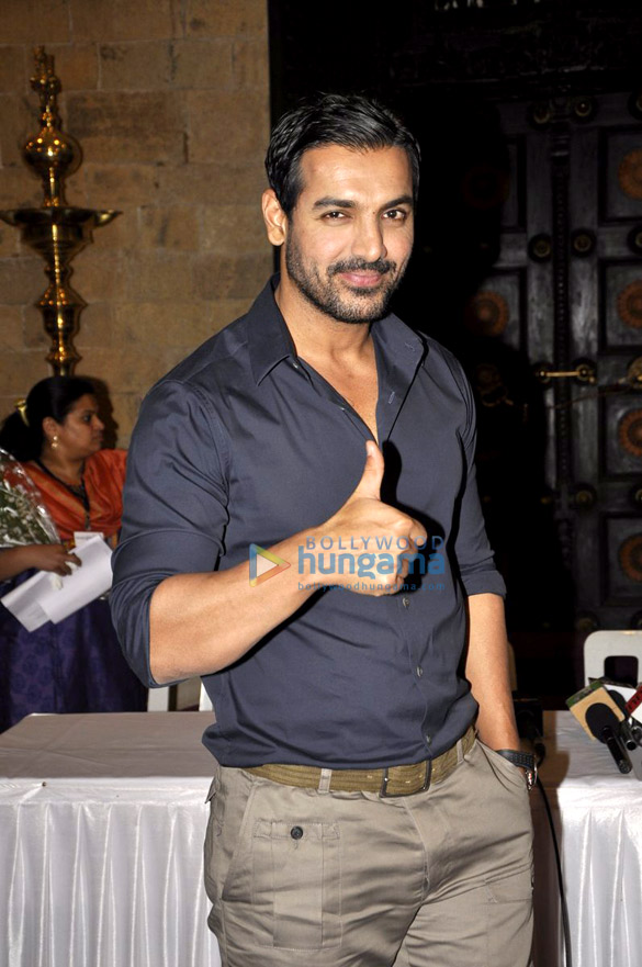 john abraham meets make a wish india foundation kids 13
