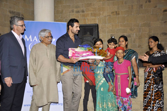 john abraham meets make a wish india foundation kids 6