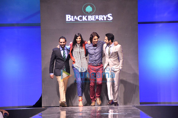 arjun and ayushmann unveil blackberrys spring summer 13 collection 3