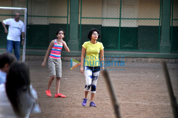 aamir khan snapped playing football with daughter ira 3