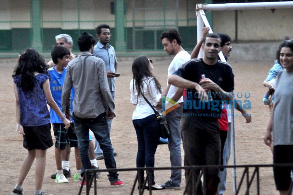 aamir khan snapped playing football with daughter ira 8
