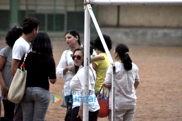 aamir khan snapped playing football with daughter ira 9