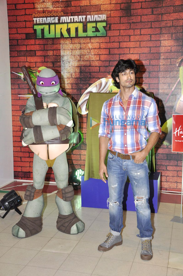 vidyut jamwal at the launch of teenage mutant ninja turtle toys at hamleys 4