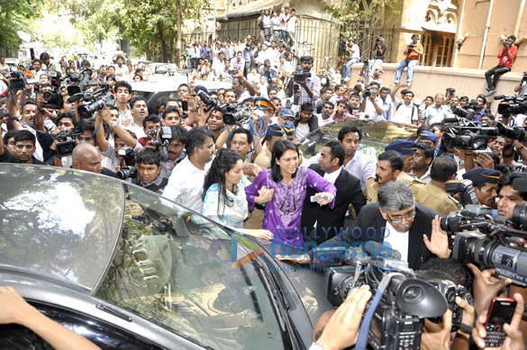 sanjay dutt surrenders before tada court 5