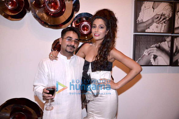 monica dogra and javed akhtar at resist art installations 7