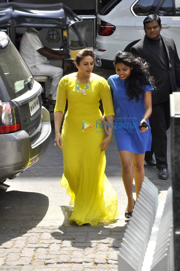 deepika padukone unveils people magazines latest issue 17