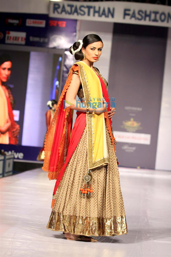 vikram phadnis show at the rajasthan fashion week 2013 6
