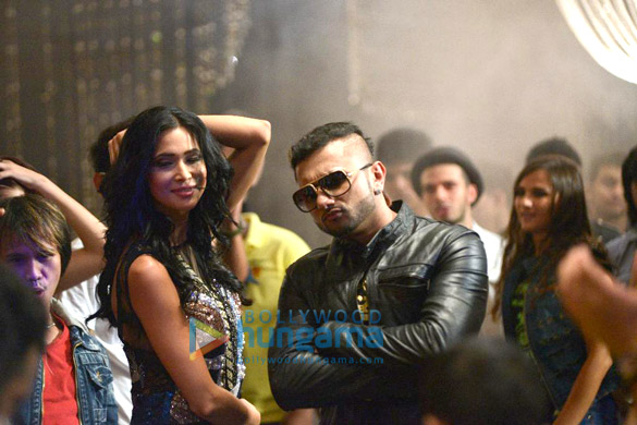 yo yo honey singh on location of film zaalim dilli at cavalli club 11