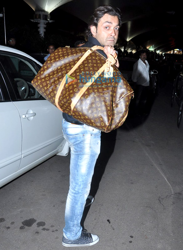 sunny bobby deol snapped at the airport 3