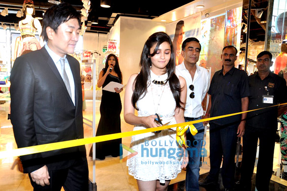 alia bhatt launches forever 21 store 2