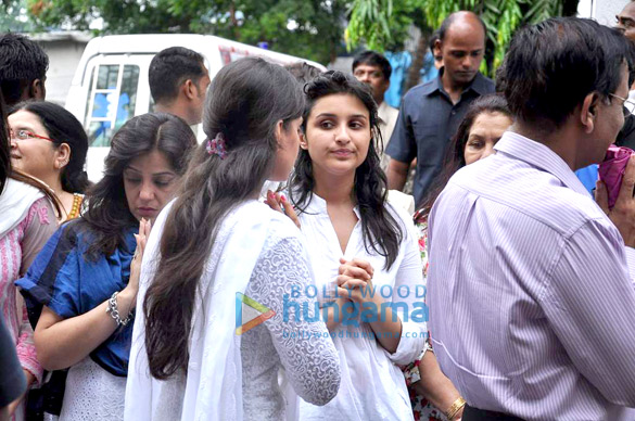 bollywood pays homage to priyanka chopras dad 13