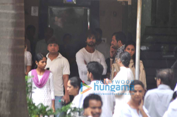 bollywood pays homage to priyanka chopras dad 49