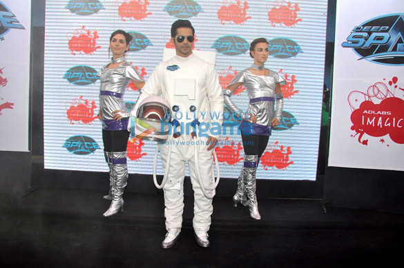varun dhawan unveils deep space ride at adlabs imagica 2