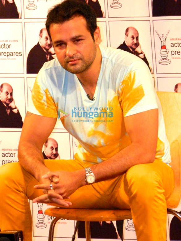 actor prepares presents master class with rohit roy 5