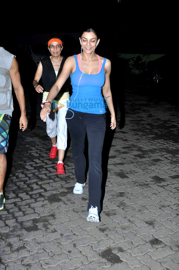 sushmita sen snapped jogging at carter road 4
