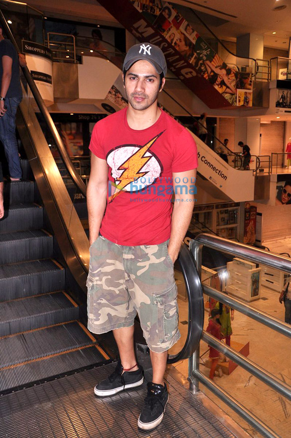 varun dhawan snapped at pvr juhu 5
