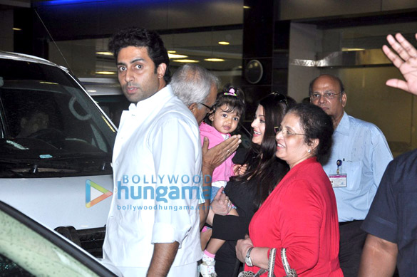 abhishek receives aishwarya as she arrives from london 2