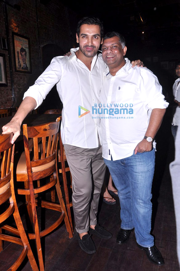 john abraham snapped with airasia ceo tony fernandes 2