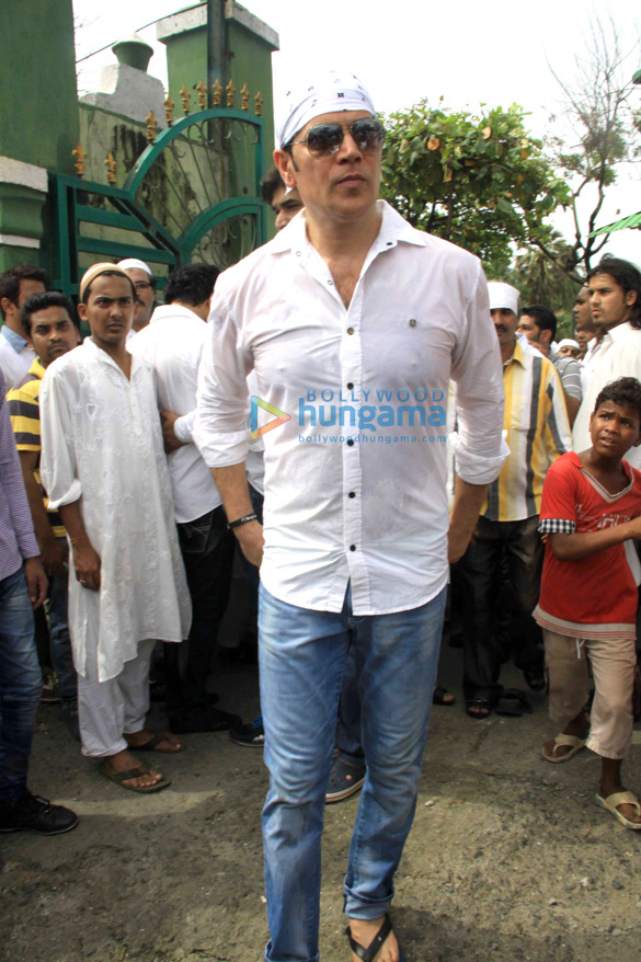 arbaaz khan aditya pancholi attend the funeral of sajid wajids father 7