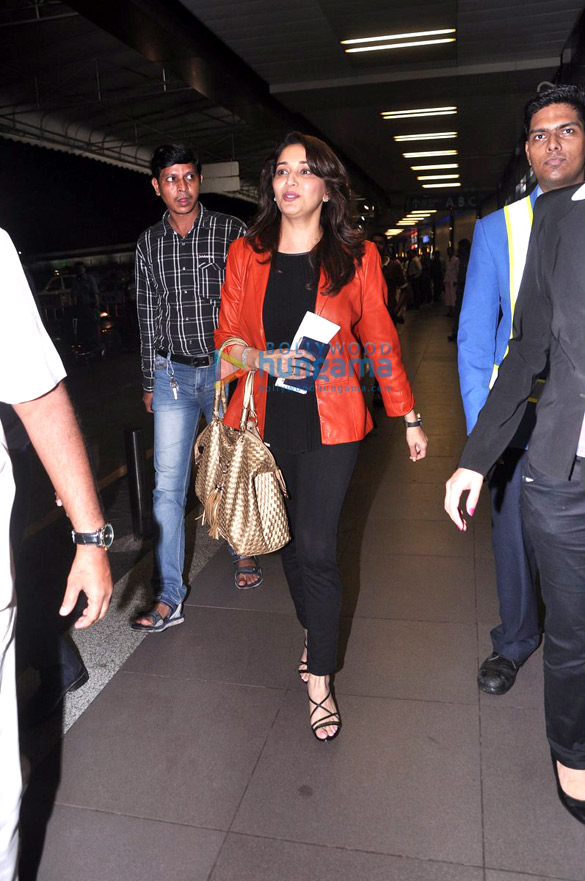 shahrukh katrina deepika others leave for iifa awards 2013 6