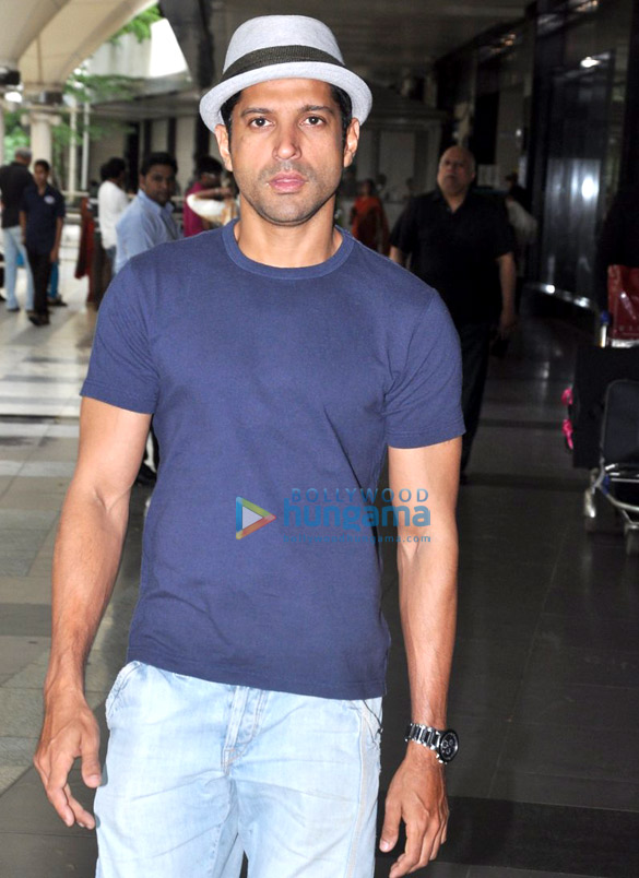farhan arrives from london promotions of bhaag milkha bhaag 7