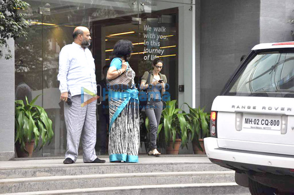 madhur suzanne visit hrithik at hinduja hospital 6