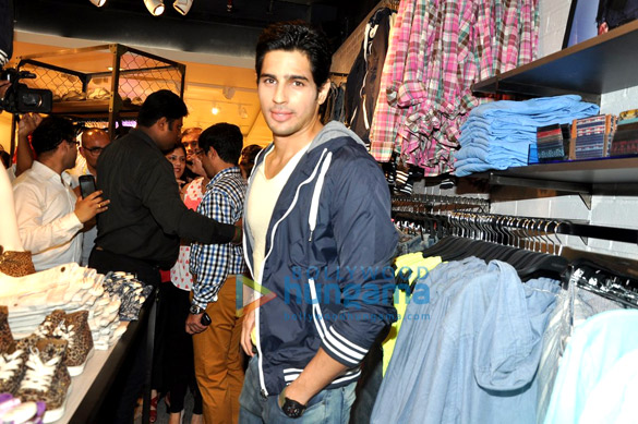 sidharth malhotra launches forever 21 mens range 3