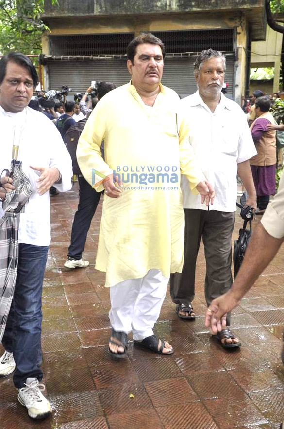 celebs attend prans funeral 14