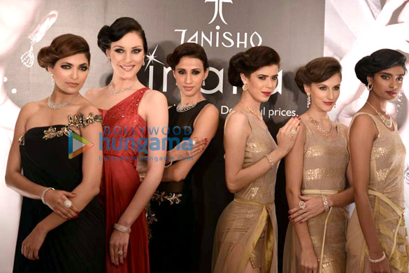 parvathy walks for tanishqs inara collections 4
