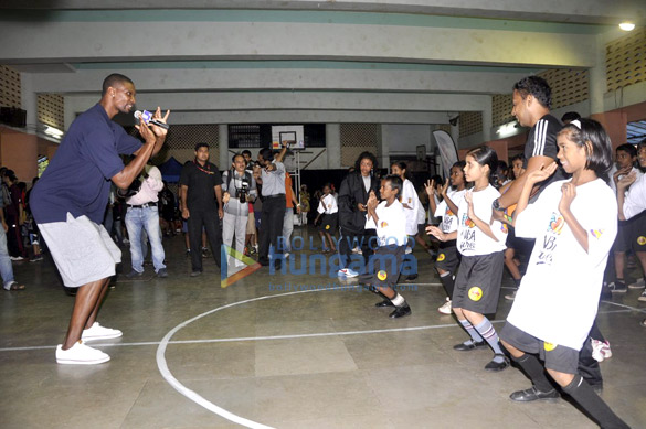 kunal kapoor plays basketball with nba champion david bosh 7